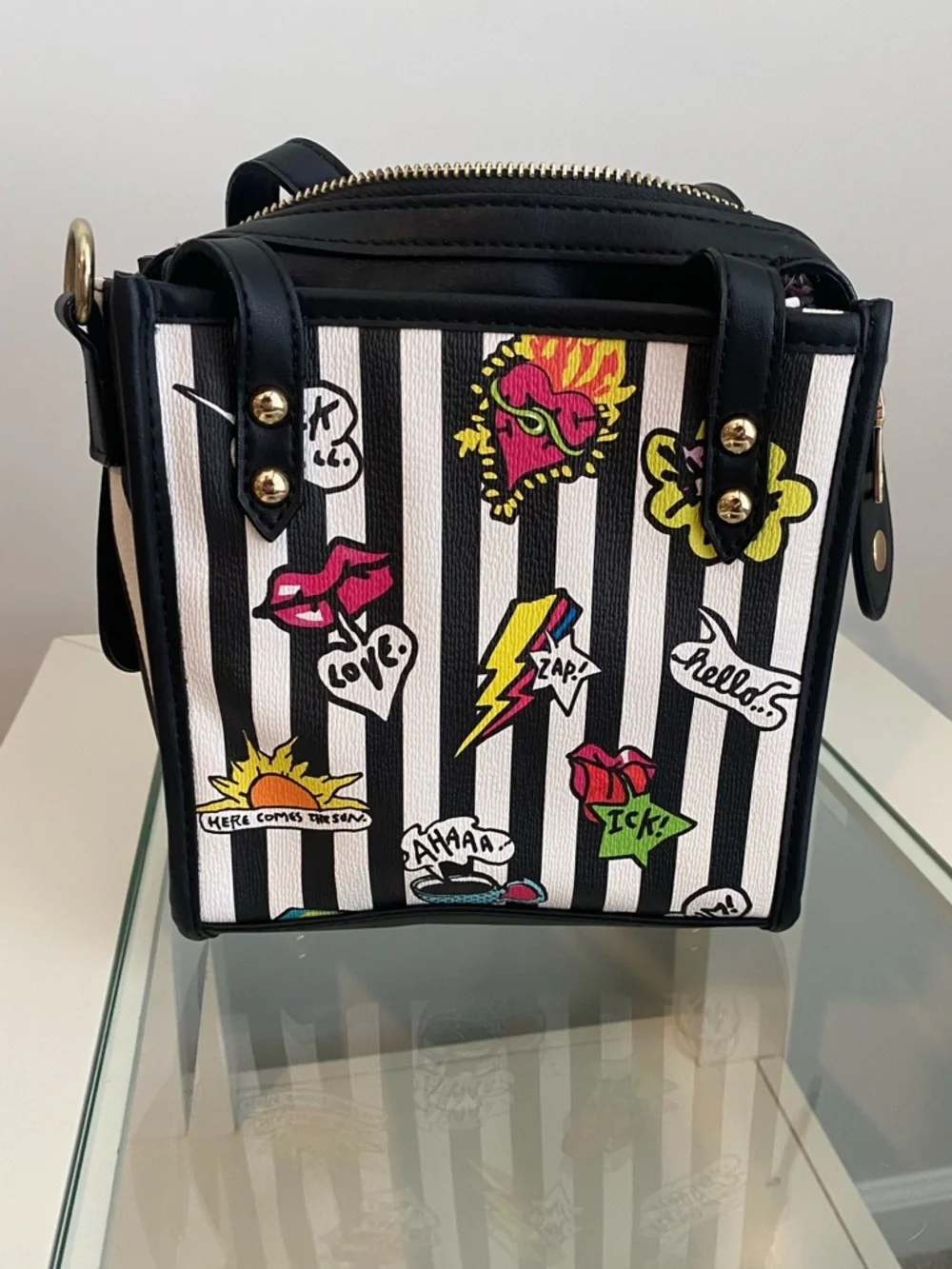Betsey Johnson Here Comes The Sun Black Striped Crossbody Bag - Picture 2 of 7